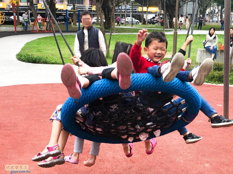 中央公園鳥槽鞦韆
