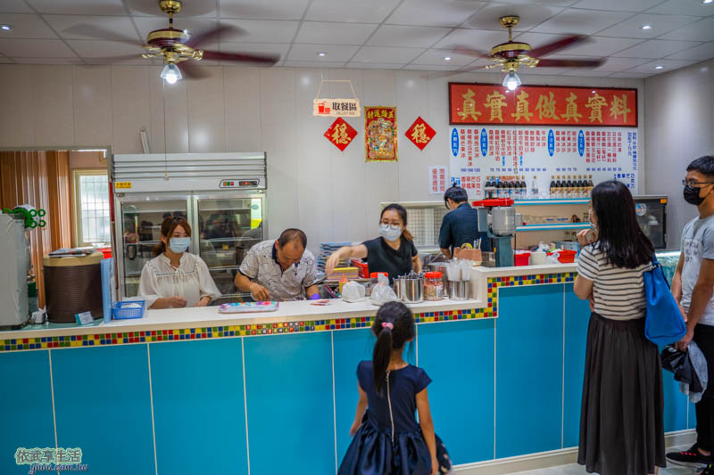 田庄桑椹冰店櫃台