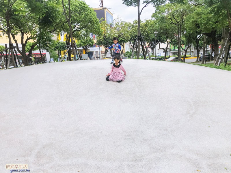 新竹綠園道微笑溜滑梯