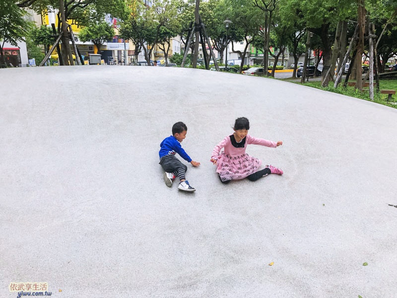 新竹綠園道碗公溜滑梯