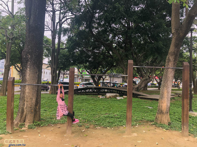 新竹綠園道單槓