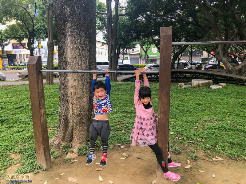 新竹綠園道單槓