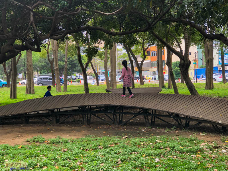 新竹綠園道簇綻橋地景設施