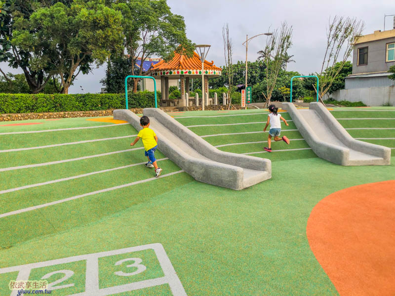 新豐埔和公園山丘磨石子溜滑梯