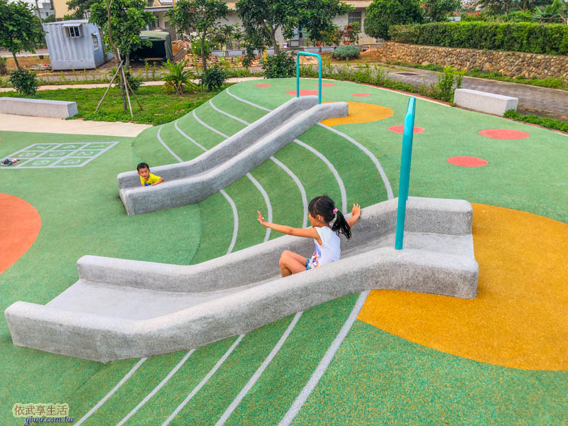 新豐埔和公園山丘磨石子溜滑梯