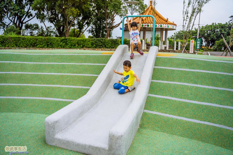 新豐埔和公園山丘磨石子溜滑梯