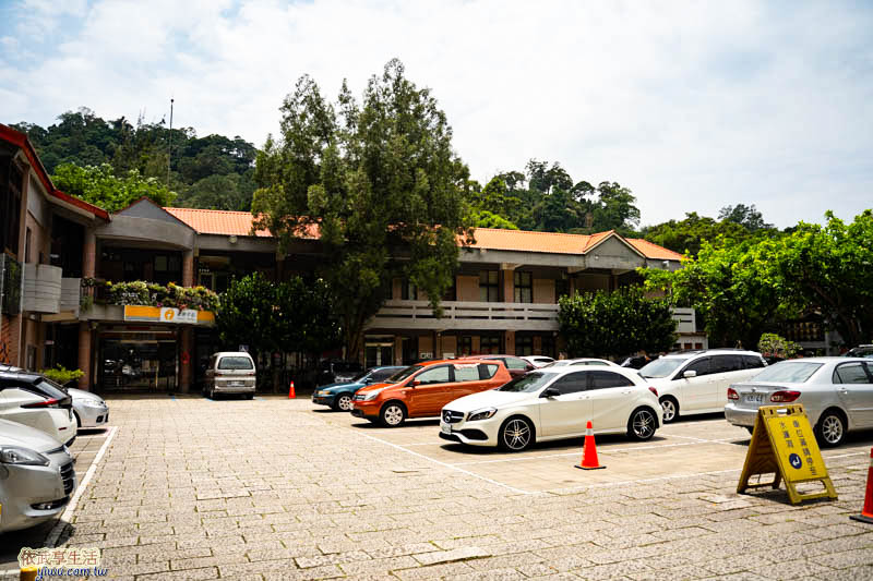 歇心茶樓旁的停車場