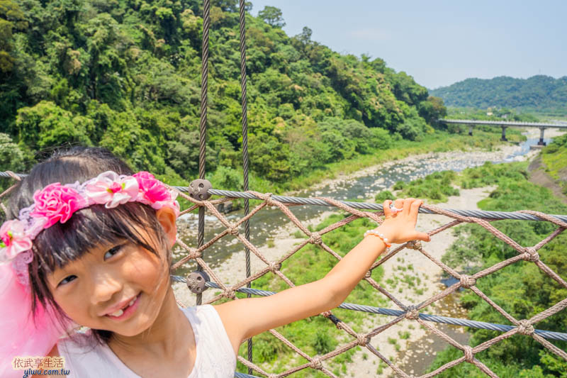 內灣愛情故事館旁攀龍吊橋