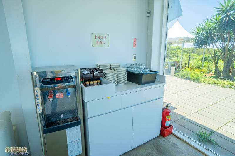 夏季三角景觀咖啡廳自助吧台