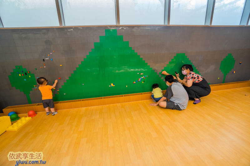 香山親子館樂高牆