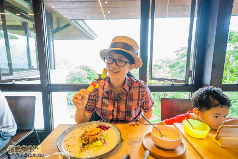 尖石薰衣草森林餐廳迷迭香蜜汁雞腿排
