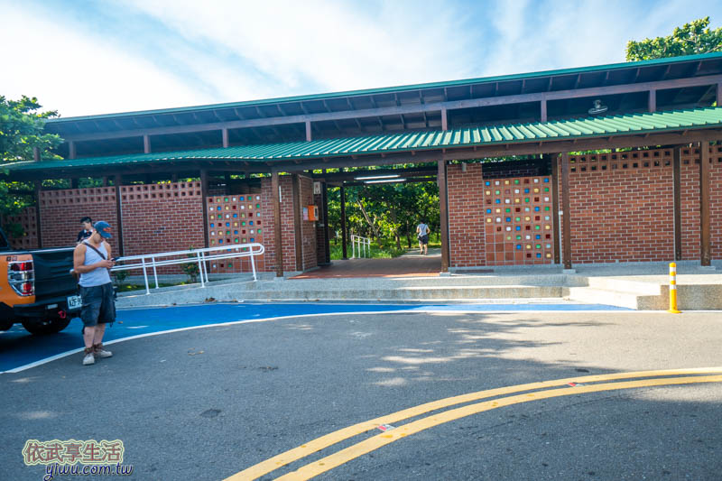 香山LIKE . 8咖啡館停車場廁所