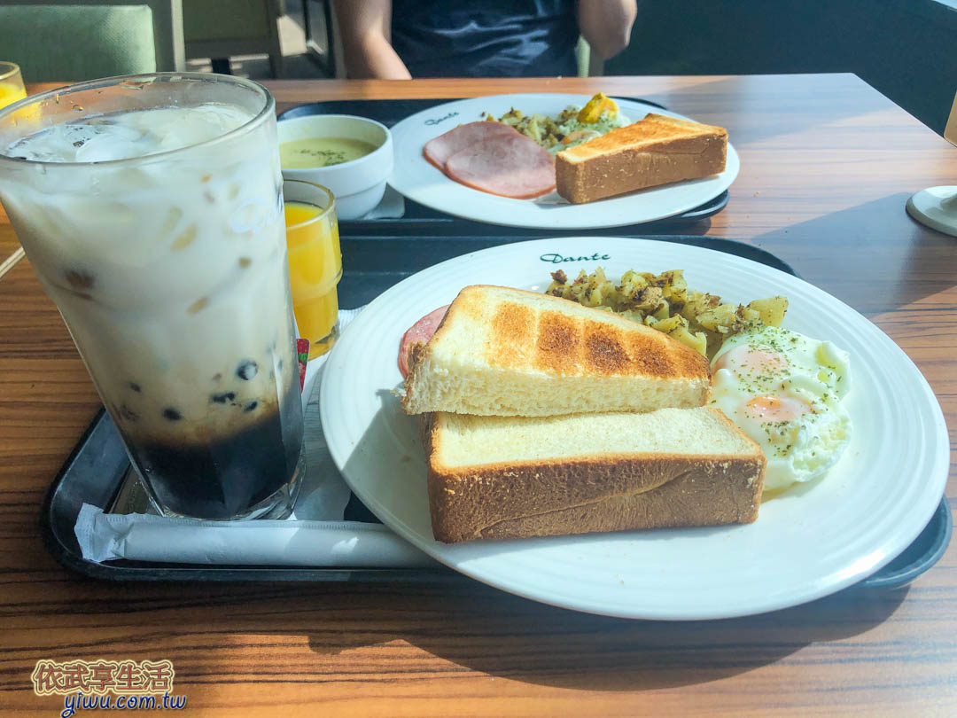 童綜合旋轉餐廳菜單