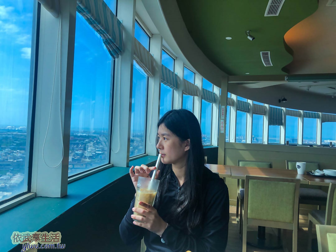童綜合旋轉餐廳