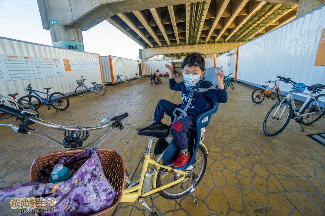 八里老街腳踏車