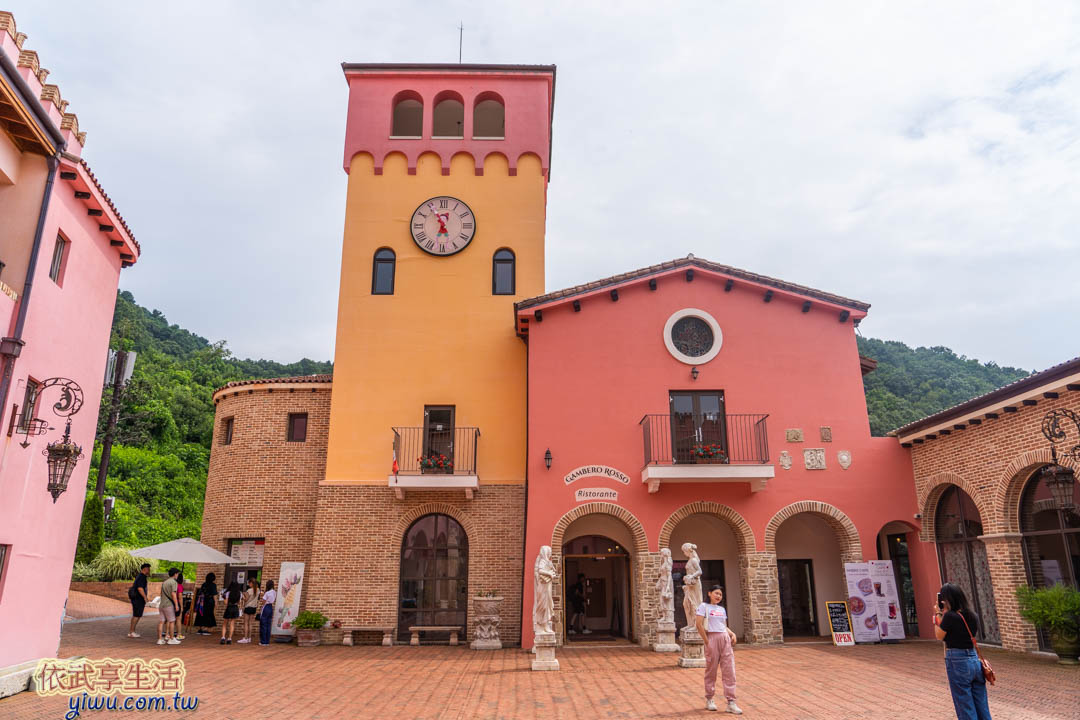 小義大利村小法國村