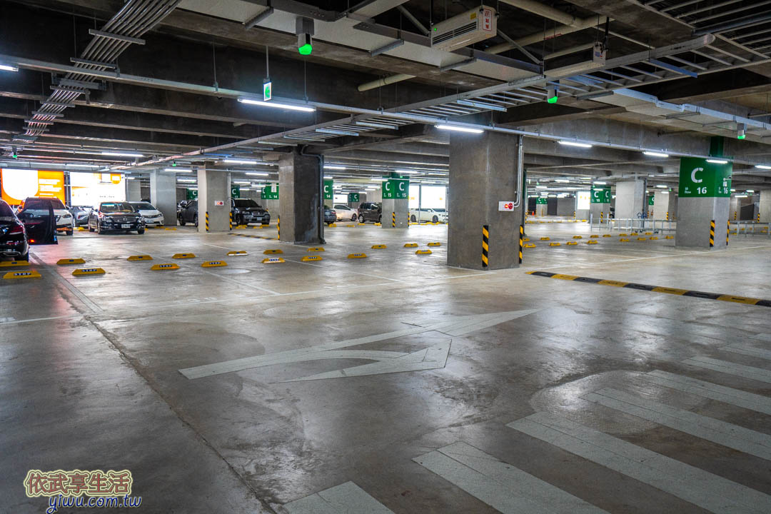 IKEA桃園店停車場