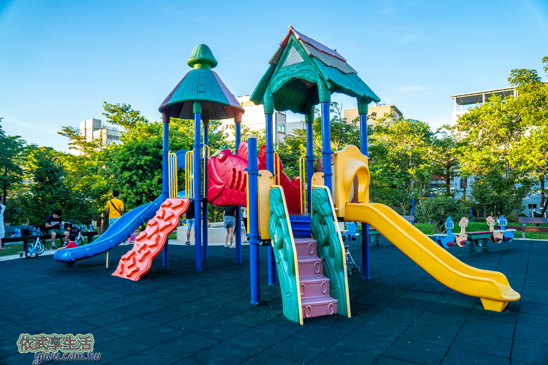 頂竹圍公園溜滑梯