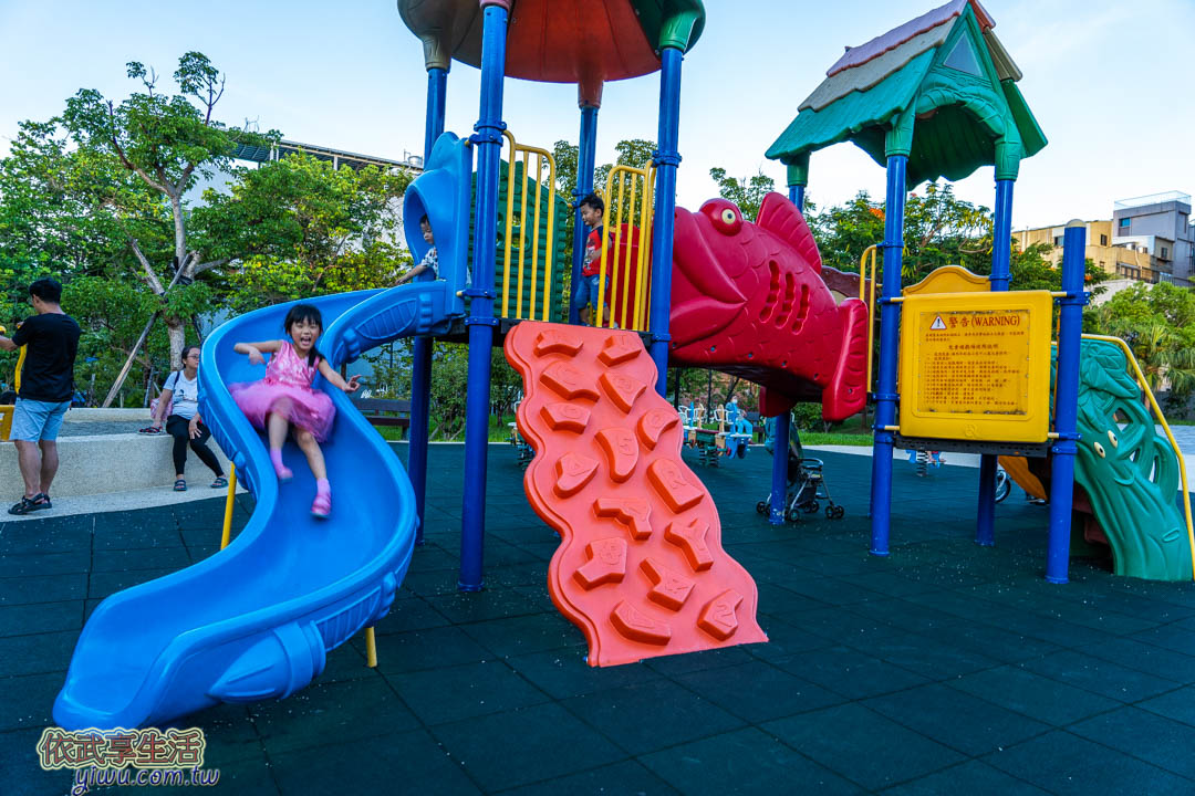 頂竹圍公園溜滑梯