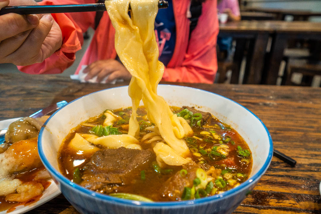 竹東排骨酥麵牛肉麵