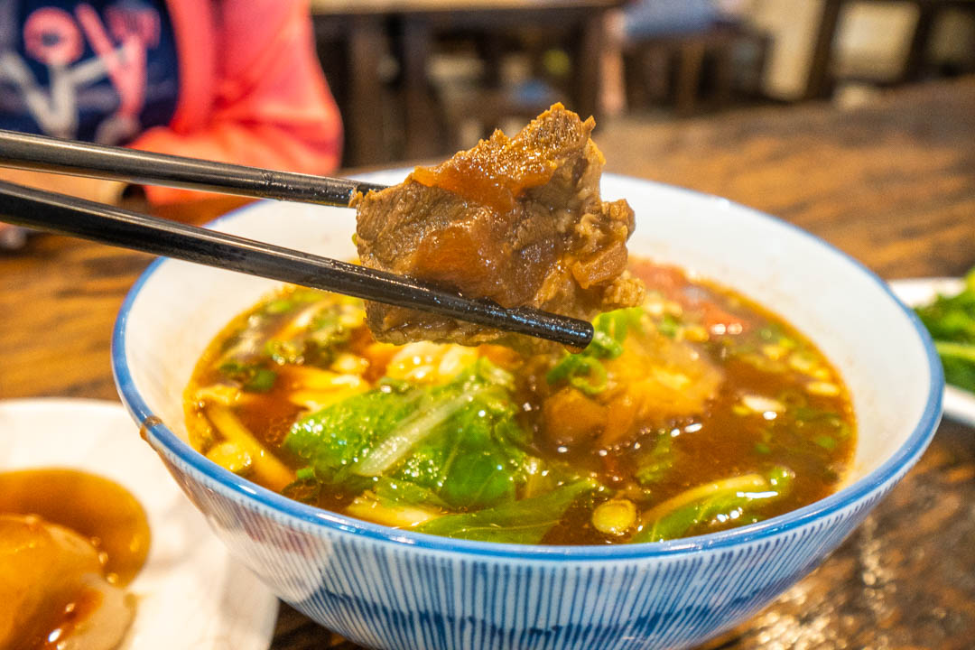 竹東排骨酥麵牛肉麵